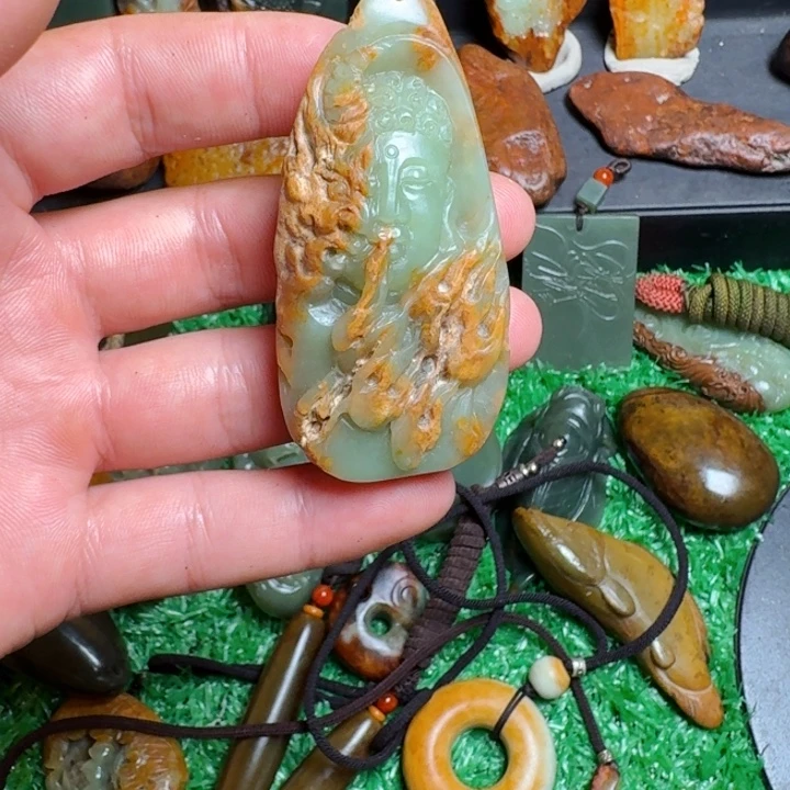 未镶嵌岫岩河磨玉（透闪石质玉）挂件