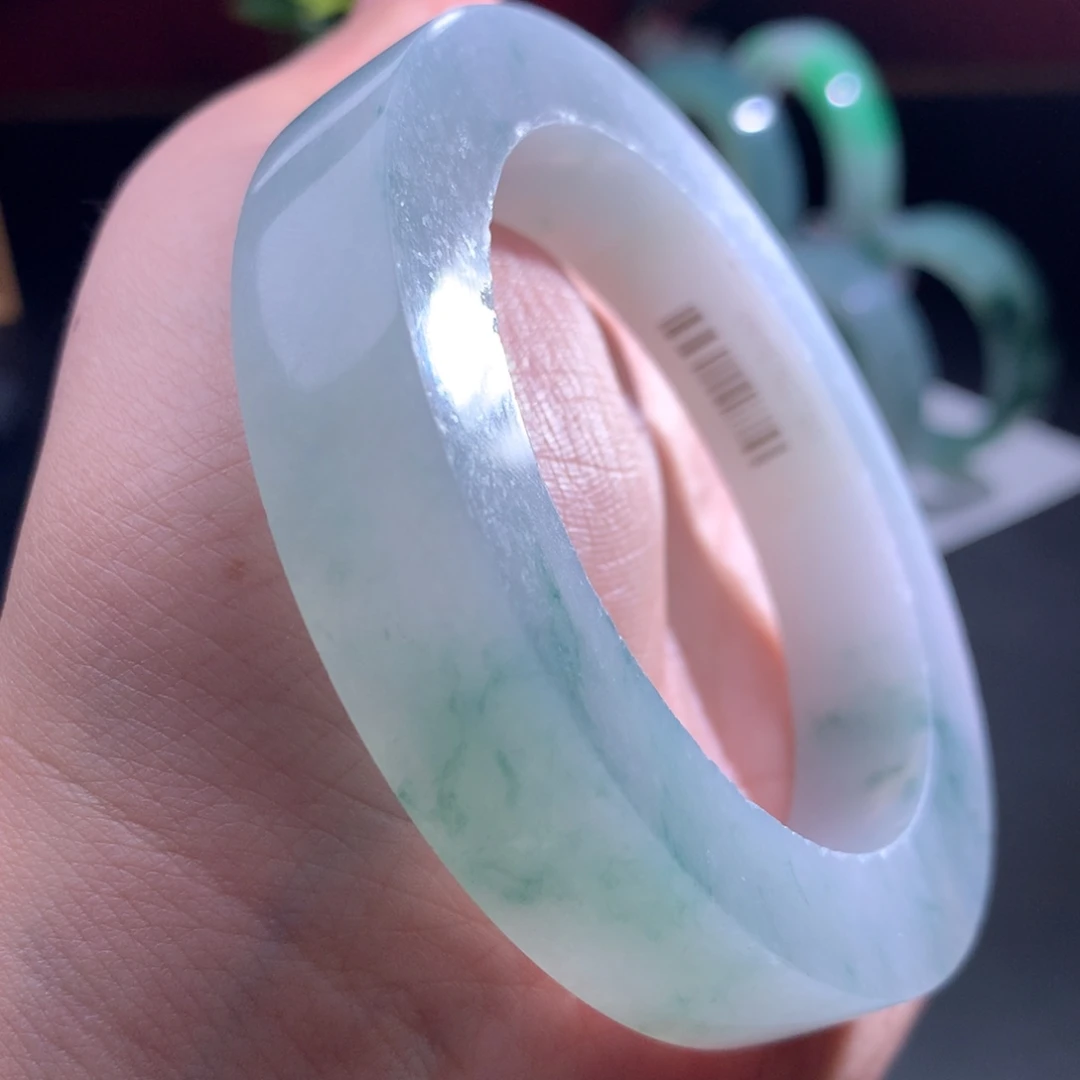 未镶嵌翡翠手镯定制翡翠