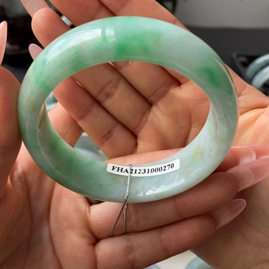 翡翠手镯未镶嵌天然