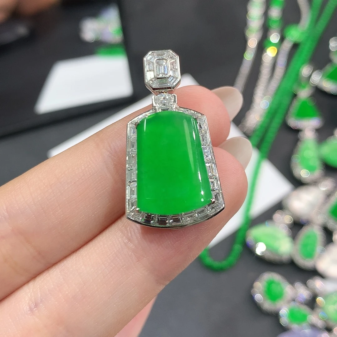 翡翠18K金镶嵌颈饰高冰黄阳绿无事牌 48小时鉴赏期