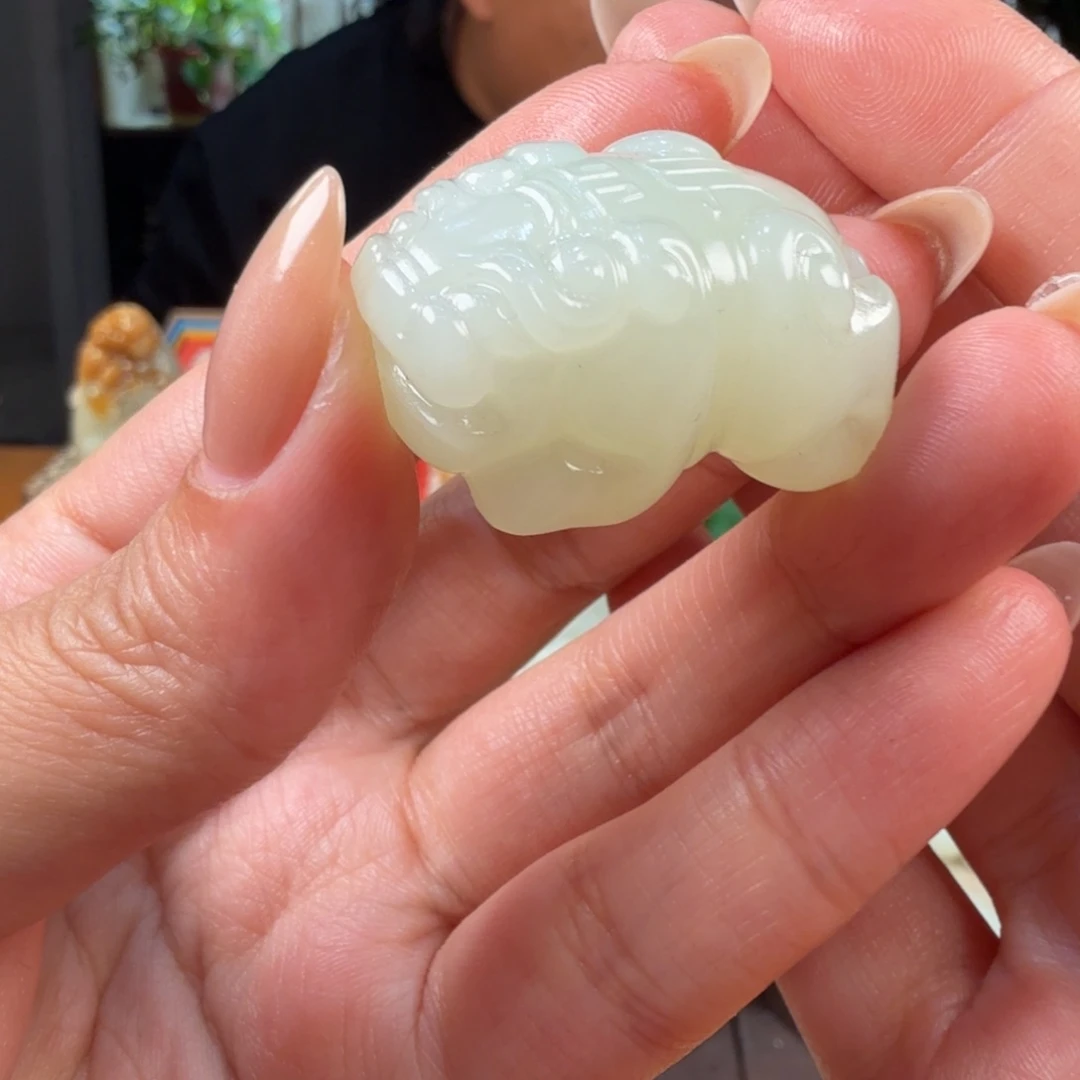 和田玉未镶嵌颈饰牛*