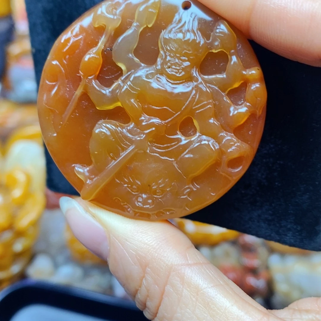 未镶嵌石英质玉（黄龙玉）颈饰