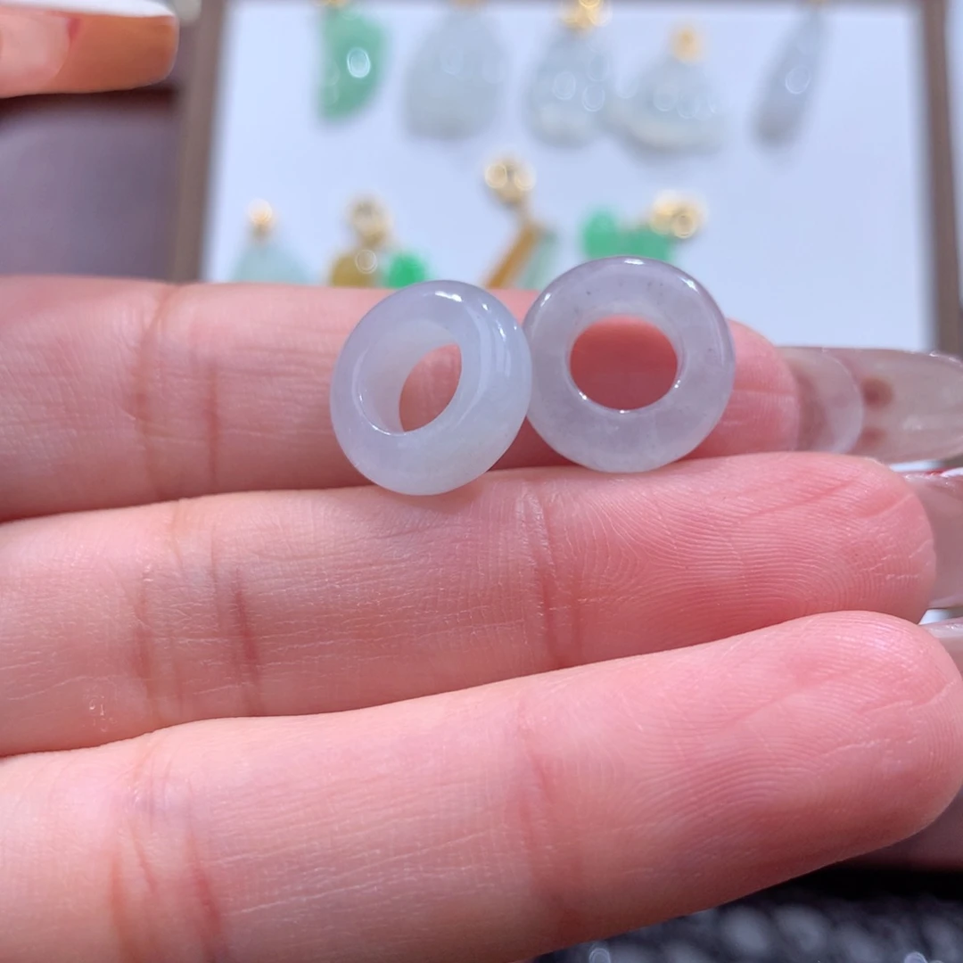 翡翠挂件未镶嵌翡翠