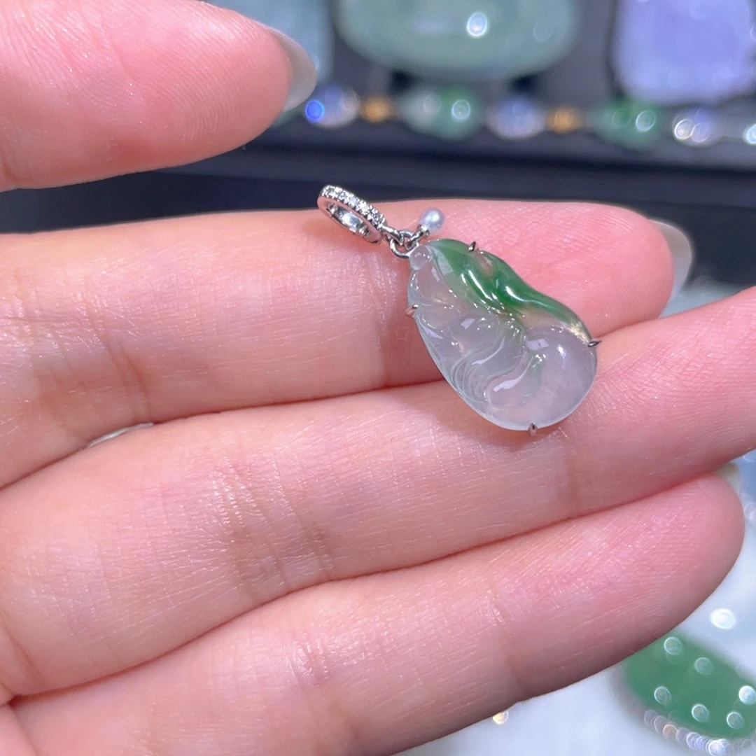 颈饰18K金镶嵌翡翠翡翠