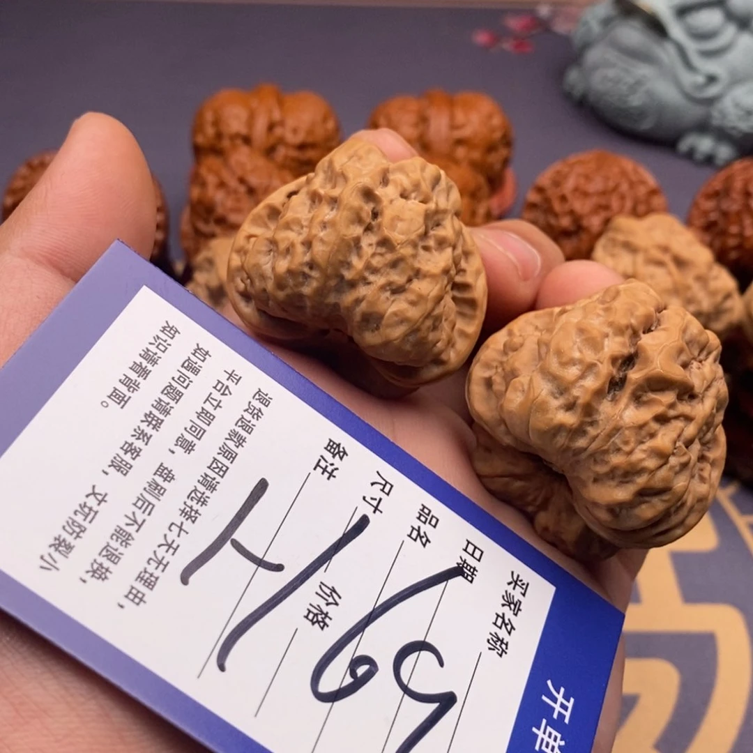 文玩核桃把件四开40尺寸