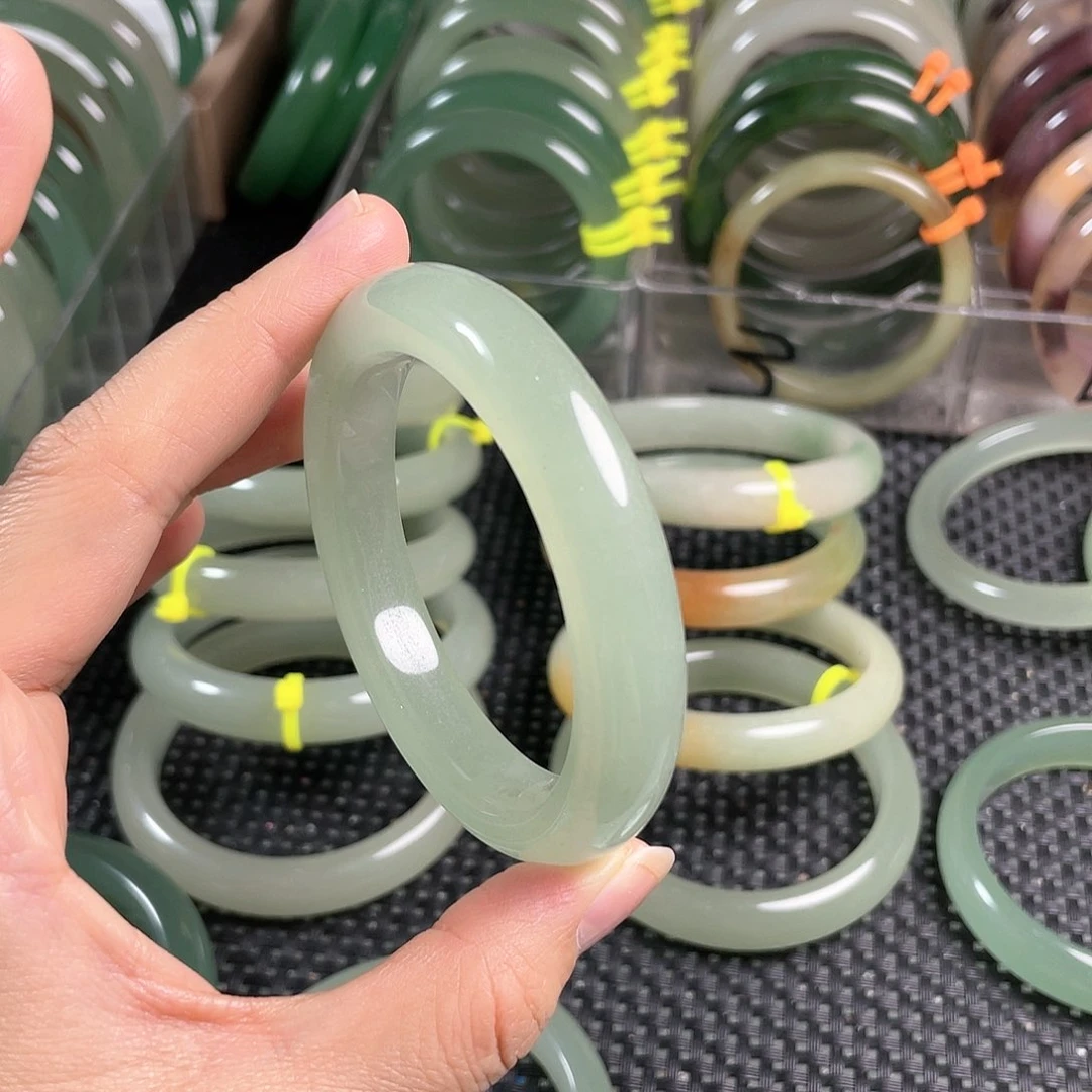 未镶嵌手镯石英质玉