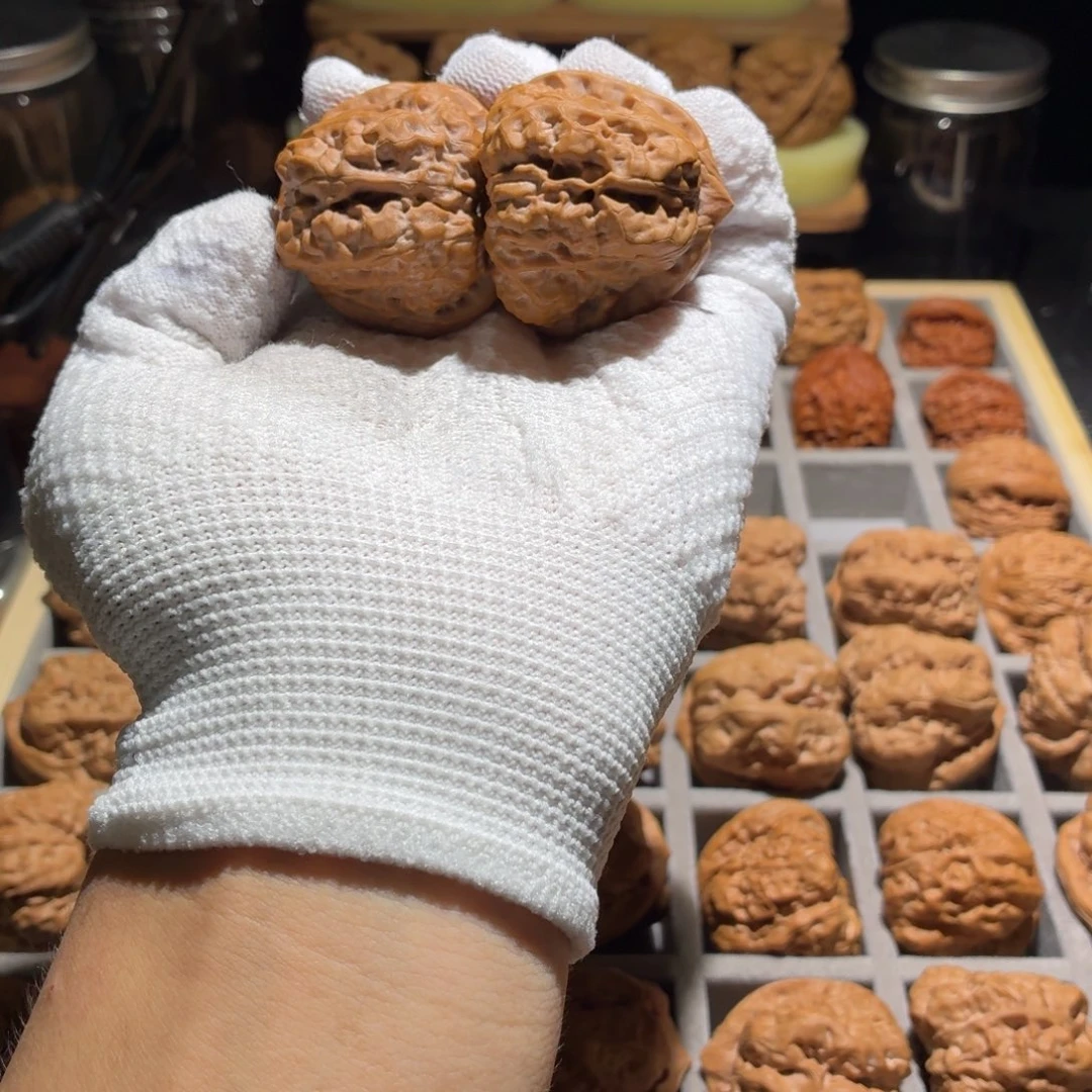 …***.文玩核桃吊坠山地娃