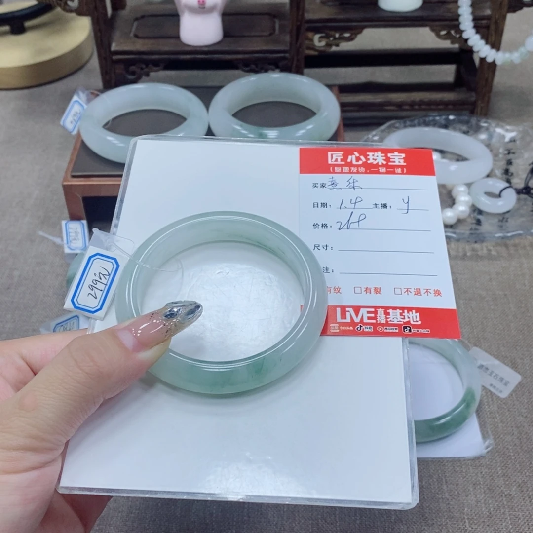 熹***️石英质玉未镶嵌手镯