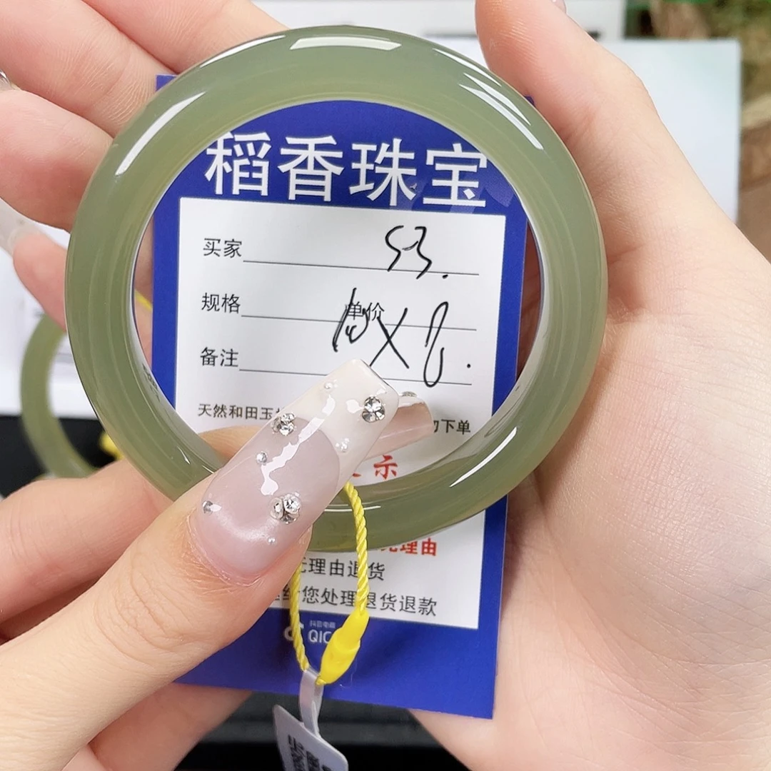 和田玉未镶嵌手镯