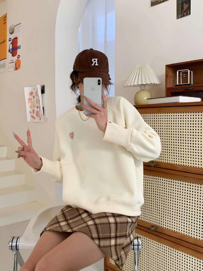 小心心简约款2025春季新品圆领卫衣