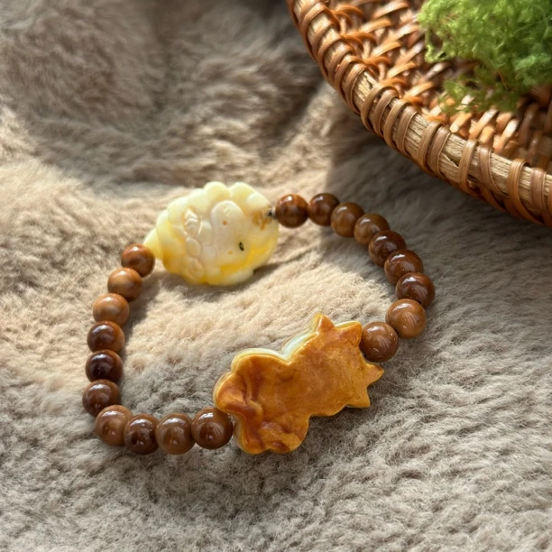 蜜蜡花蜡小牛小蛇库克三合吉祥手串