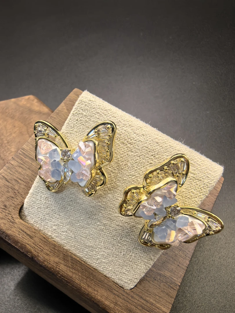 铜合金锆石耳饰 蝴蝶蓝色日韩女耳钉仙气饰耳饰精致梦幻彩色超仙