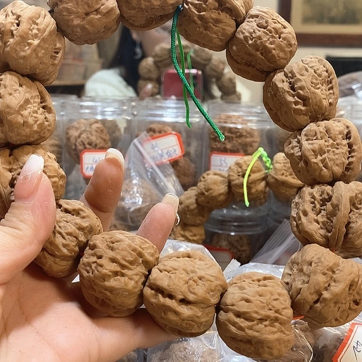 文玩核桃吊坠星**南蛤蟆头手持打底有黄