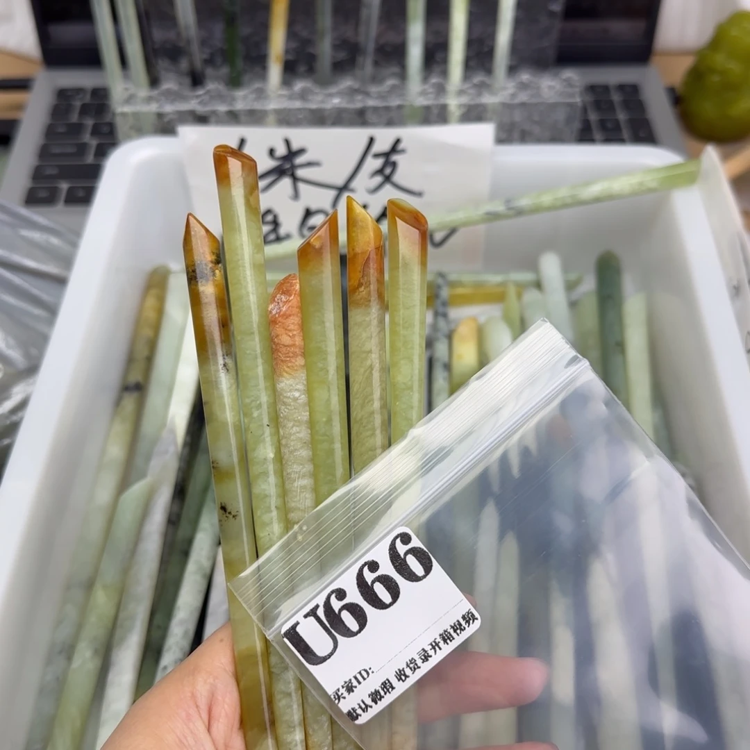 卿***酒蛇纹石玉合金发饰