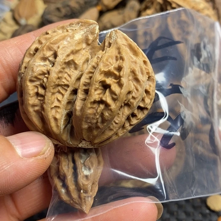 雷***文玩核桃吊坠娜姐256