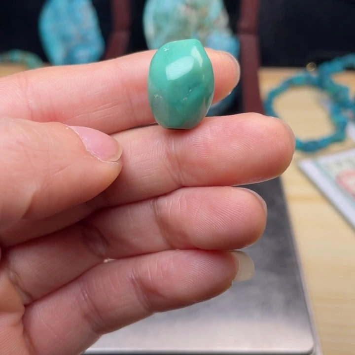 绿松石未镶嵌颈饰