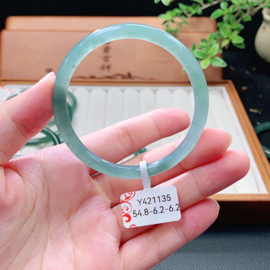 翡翠未镶嵌手镯（圆镯）