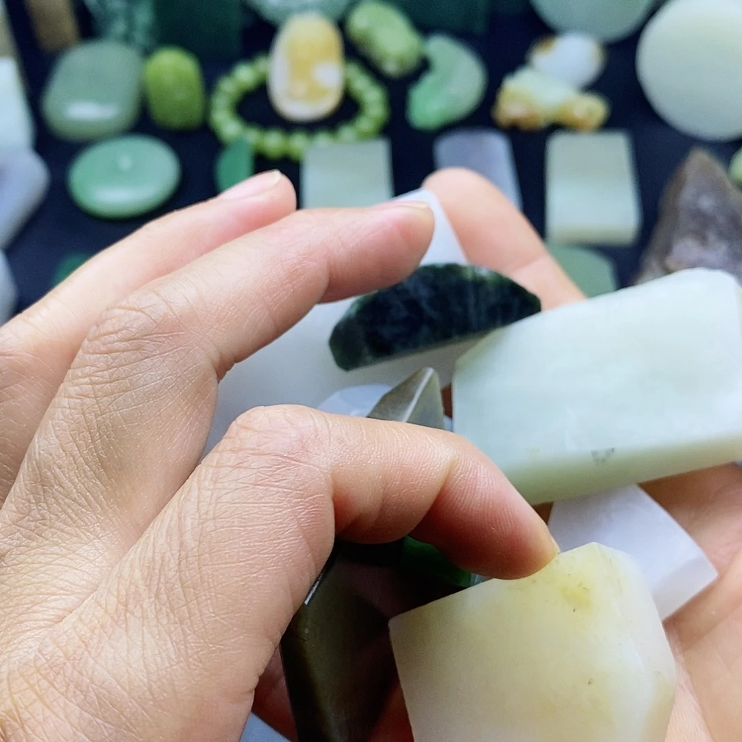 和田玉未镶嵌耳坠圣**堡