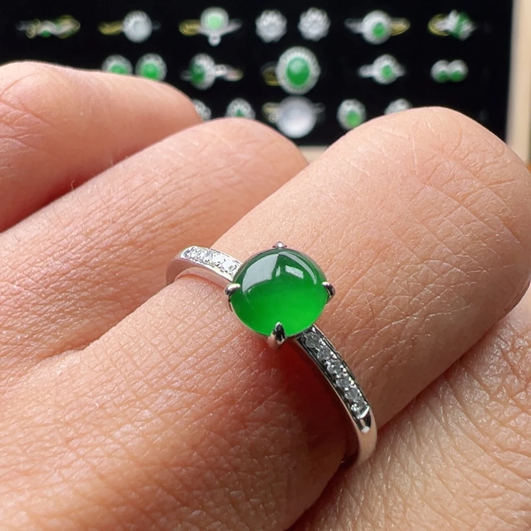 翡翠18K金镶嵌颈饰戒指