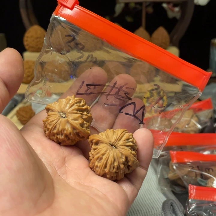 ^***^文玩核桃把件磨盘