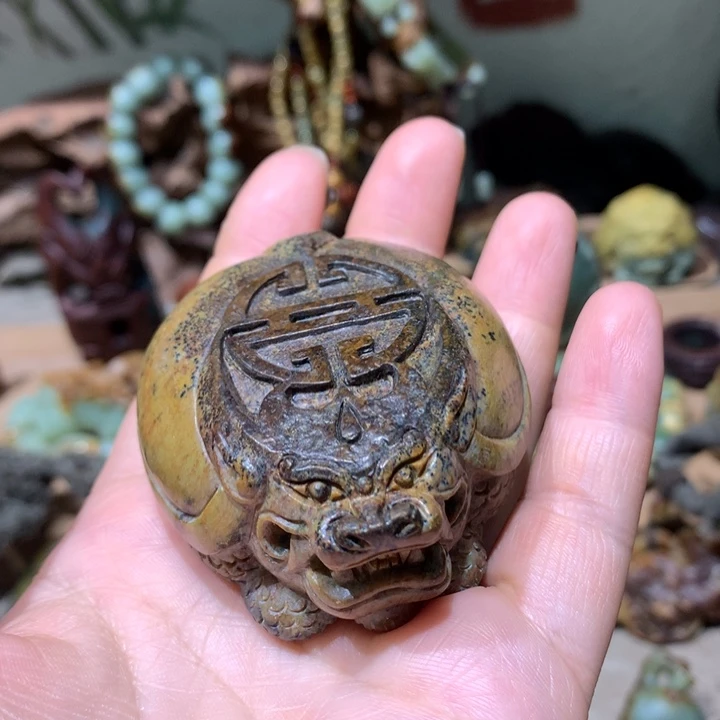 未镶嵌岫岩河磨玉（透闪石质玉）把件