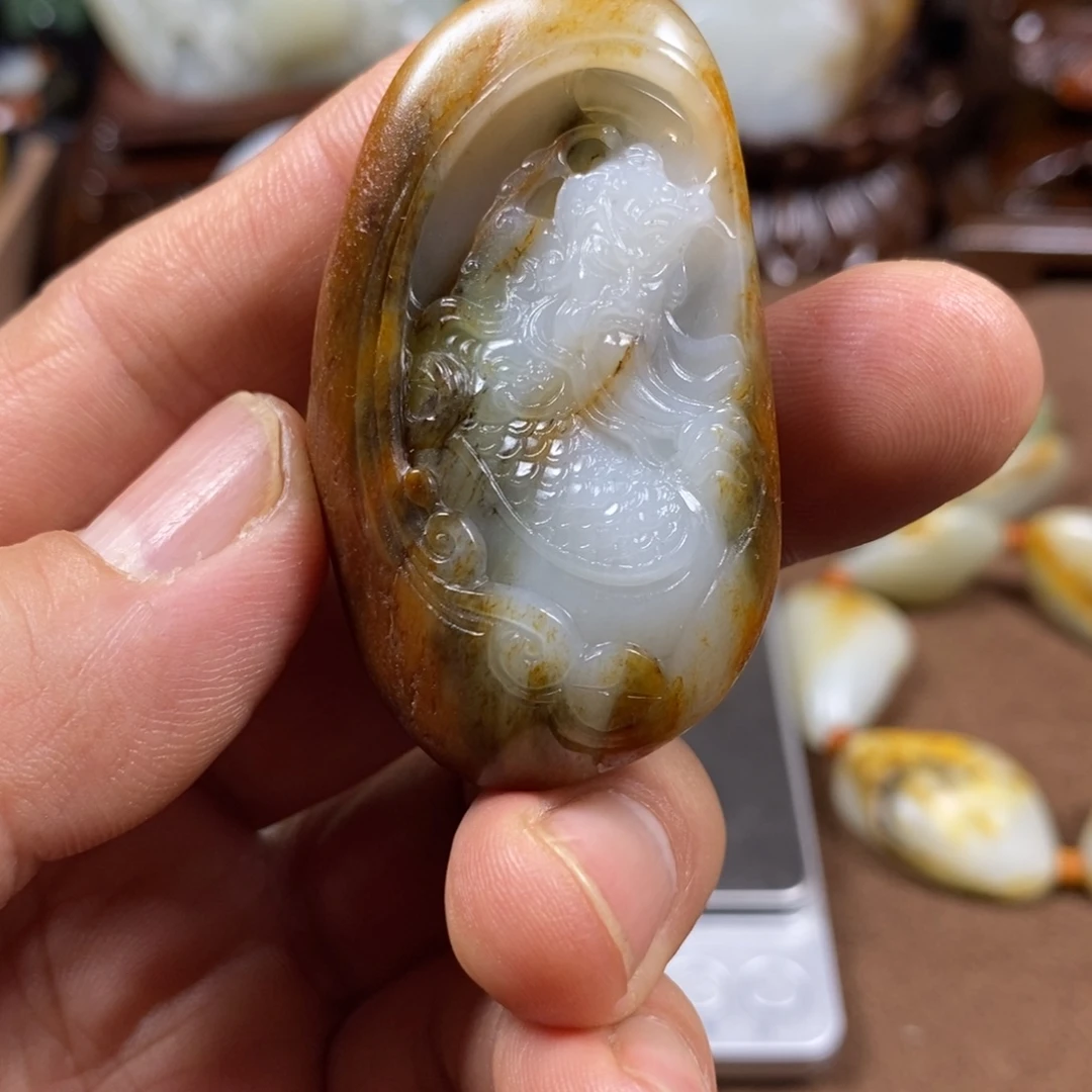 小***V和田玉未镶嵌挂件