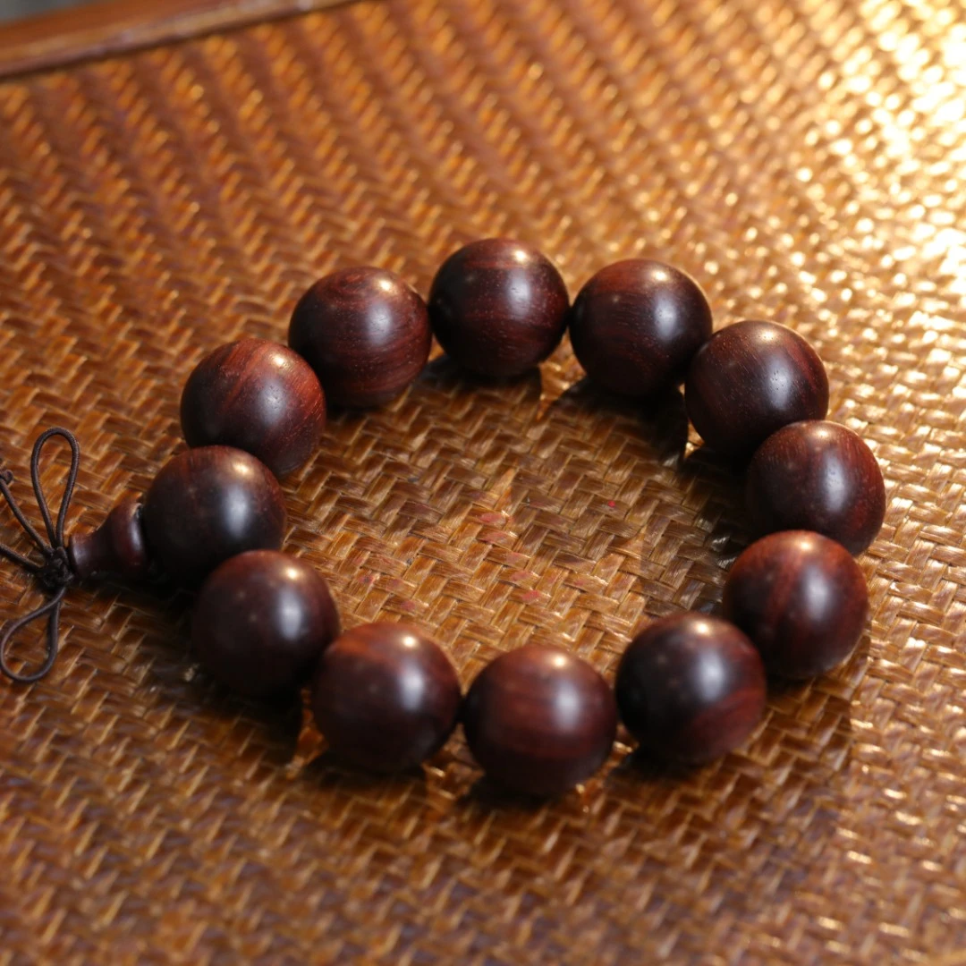 2.0血檀单圈手串（无葫芦头）GCJWLY011