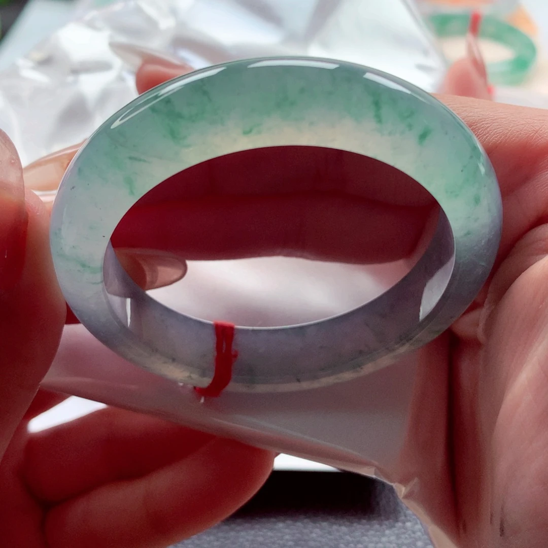 翡翠未镶嵌手镯师妹52高冰海蓝之谜特色