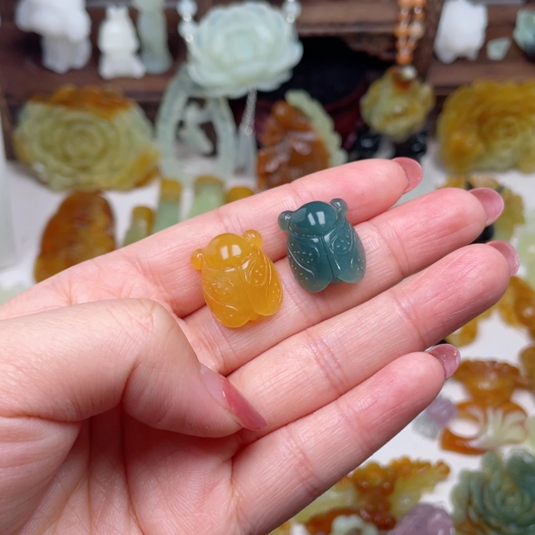 蛇纹石玉未镶嵌颈饰独**?