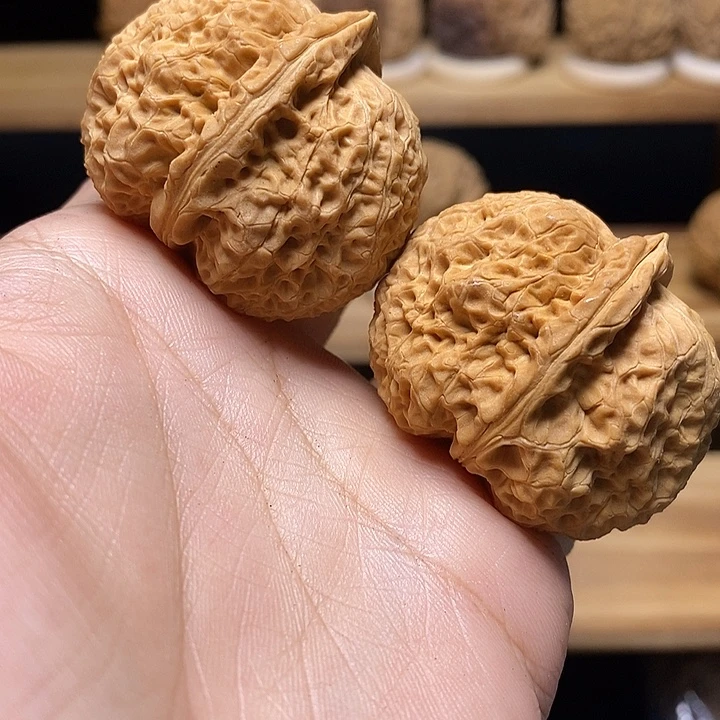吊坠文玩核桃红皮粗筋41