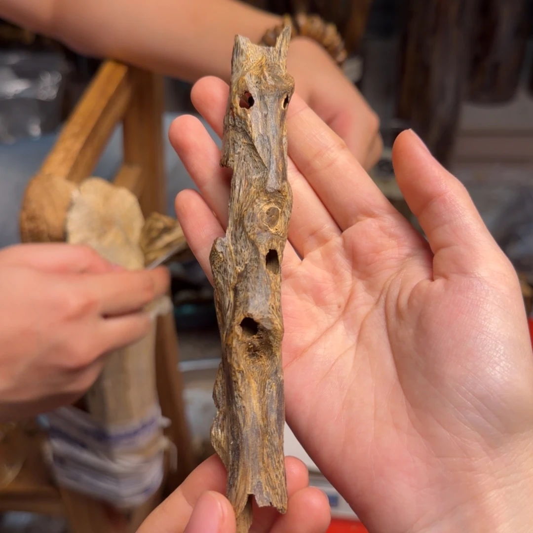 沉香碎屑沉香蓝宝石块料14克