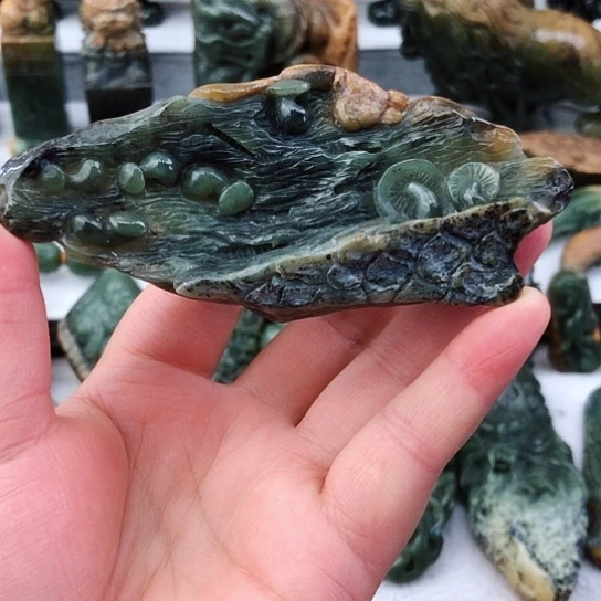 未镶嵌岫岩河磨玉（透闪石质玉）把件