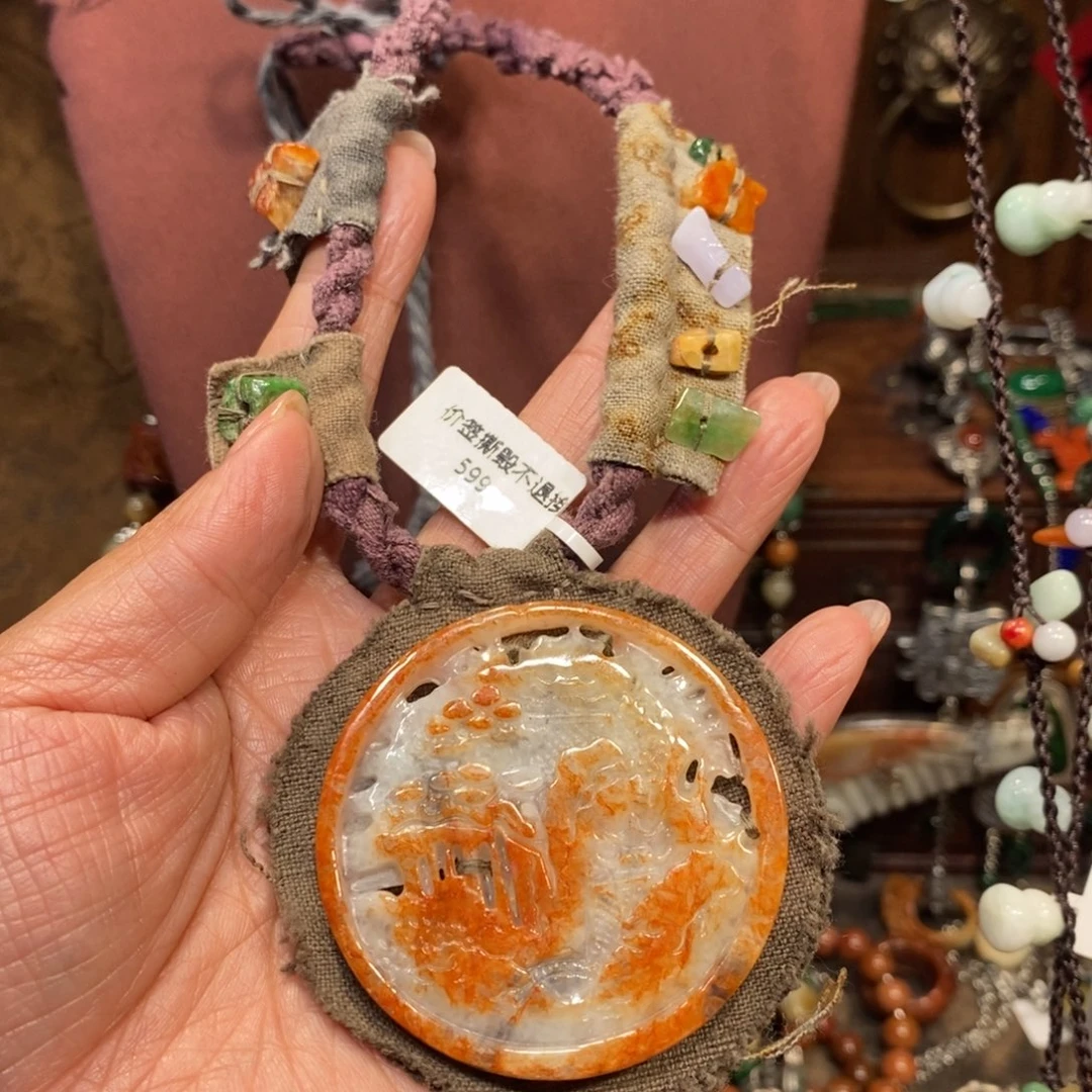 翡翠吊坠(赠链)未镶嵌