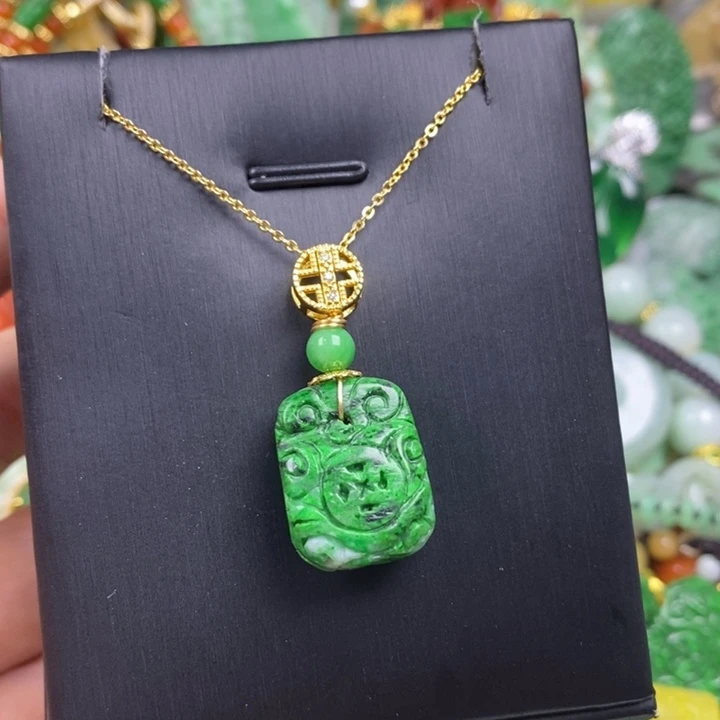 翡翠未镶嵌吊坠(赠链)