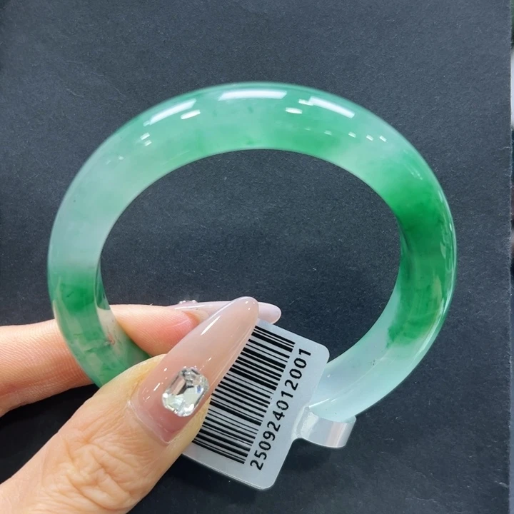 石英质玉（非洲翠）未镶嵌手镯54-55