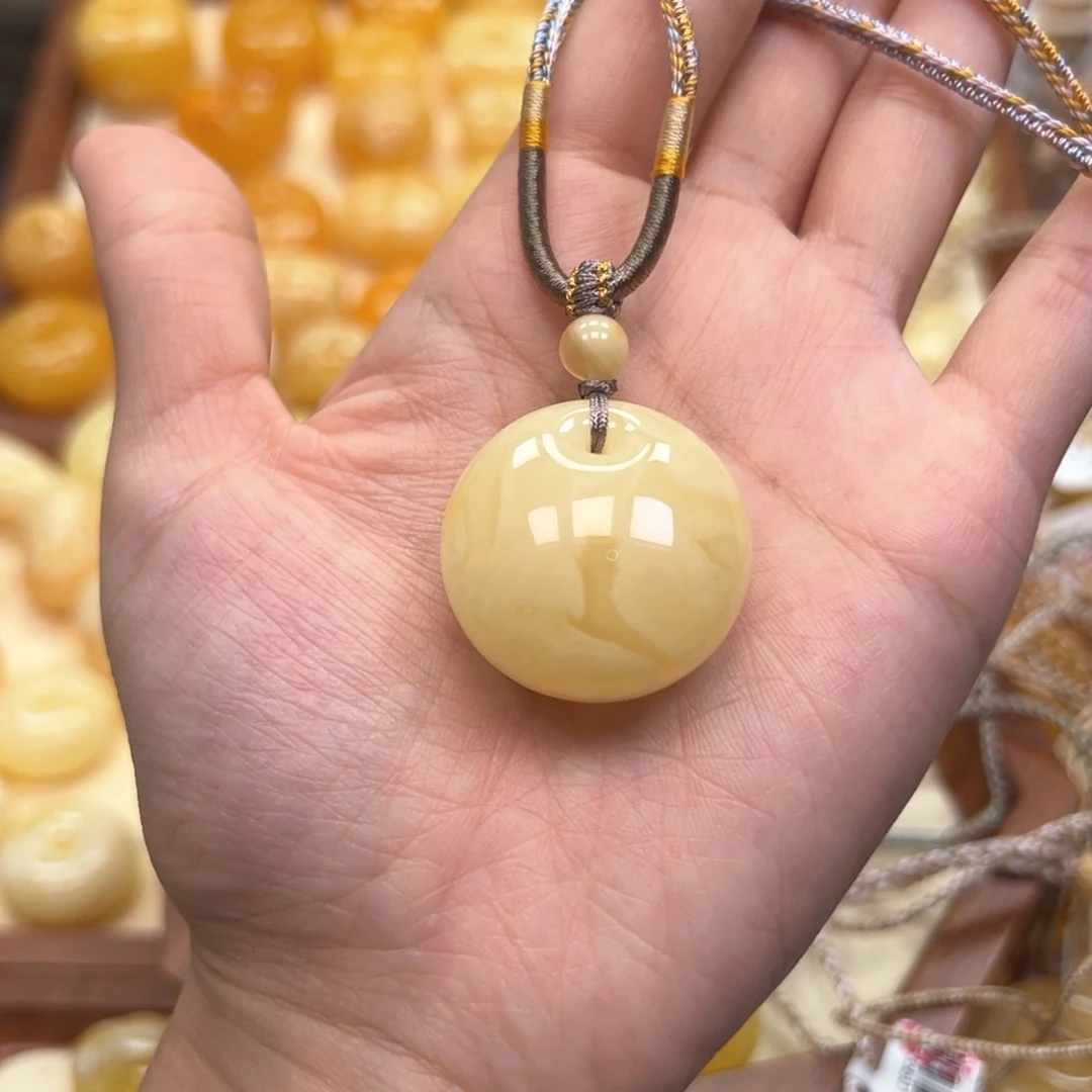 琥珀未镶嵌颈饰蜜蜡