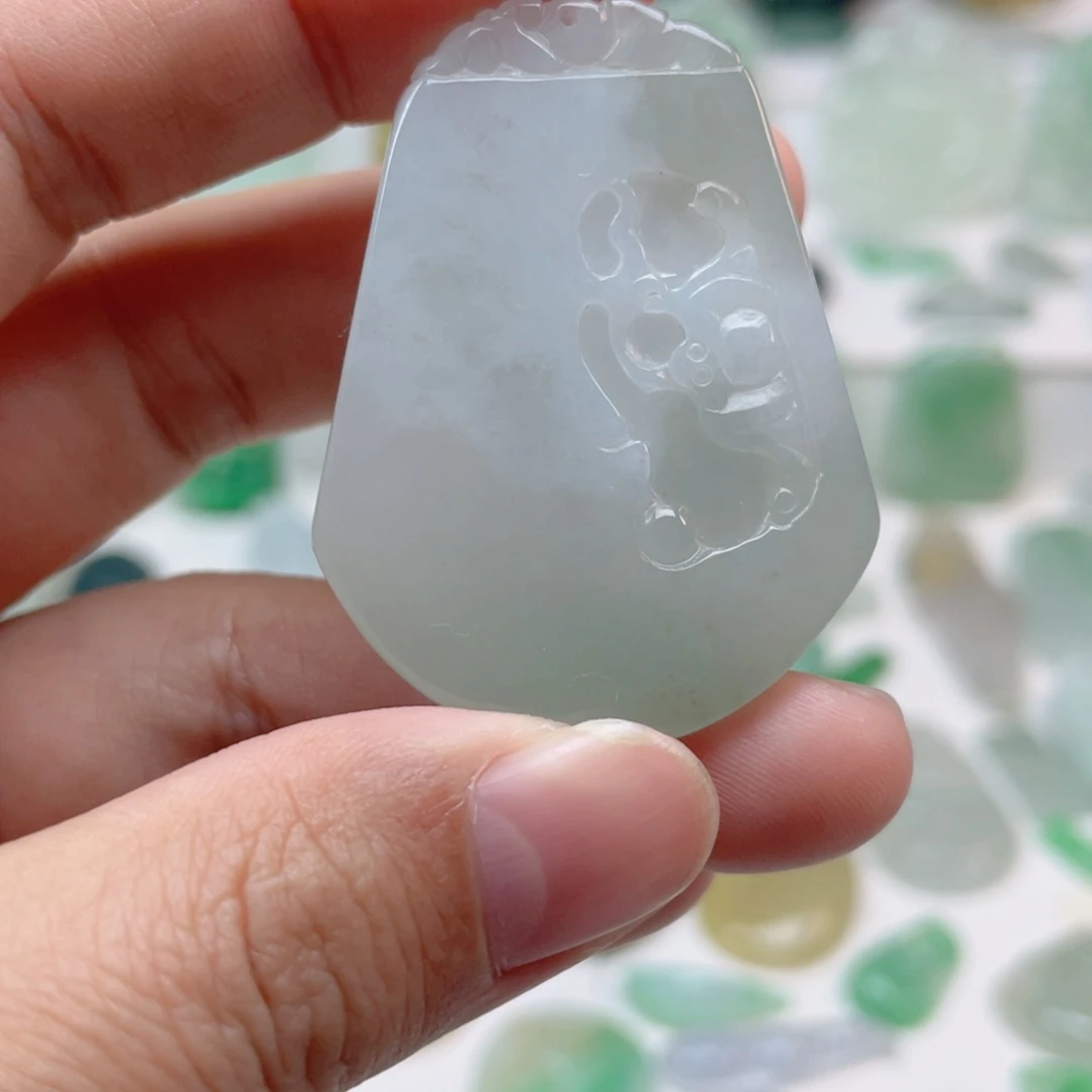 翡翠颈饰未镶嵌花牌