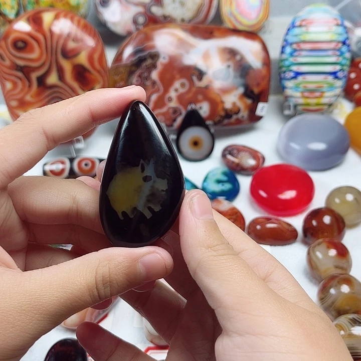 玛瑙/玉髓未镶嵌珠宝奇石