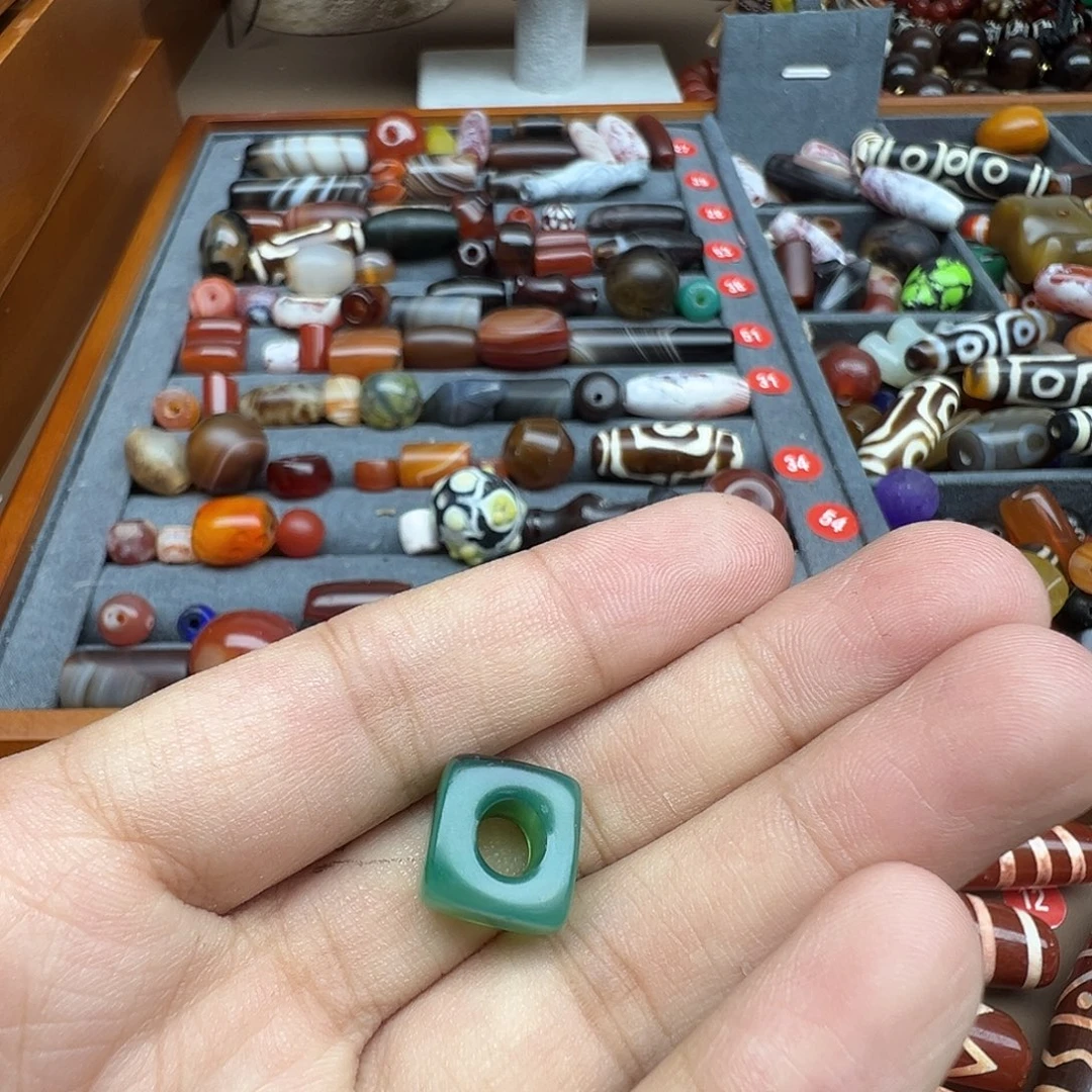 阳***光玛瑙/玉髓未镶嵌珠宝半成品