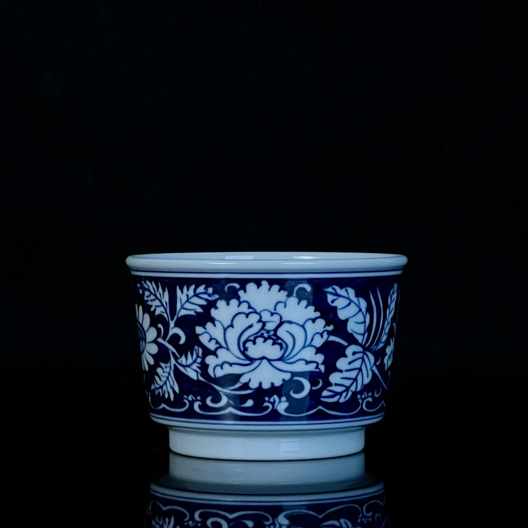 泑山窑出品，手工手绘陶瓷四季花卉龙天杯，容量100毫升茶具茶杯