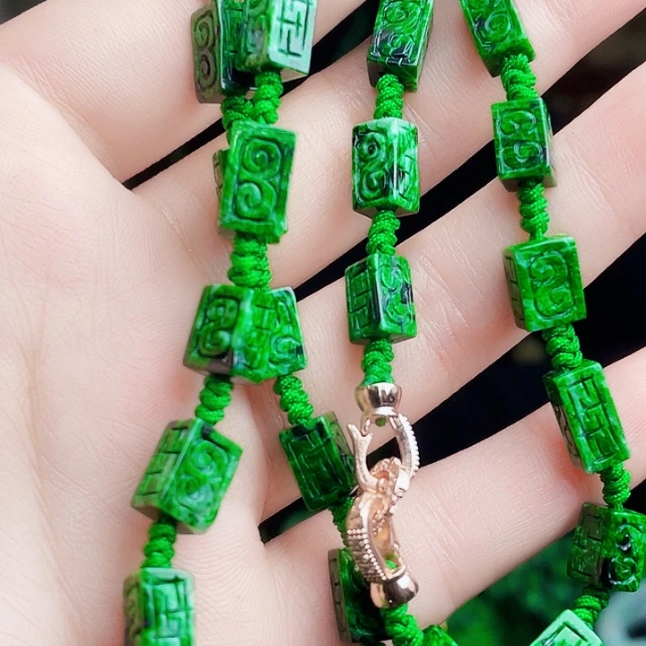 翡翠未镶嵌颈饰多样性