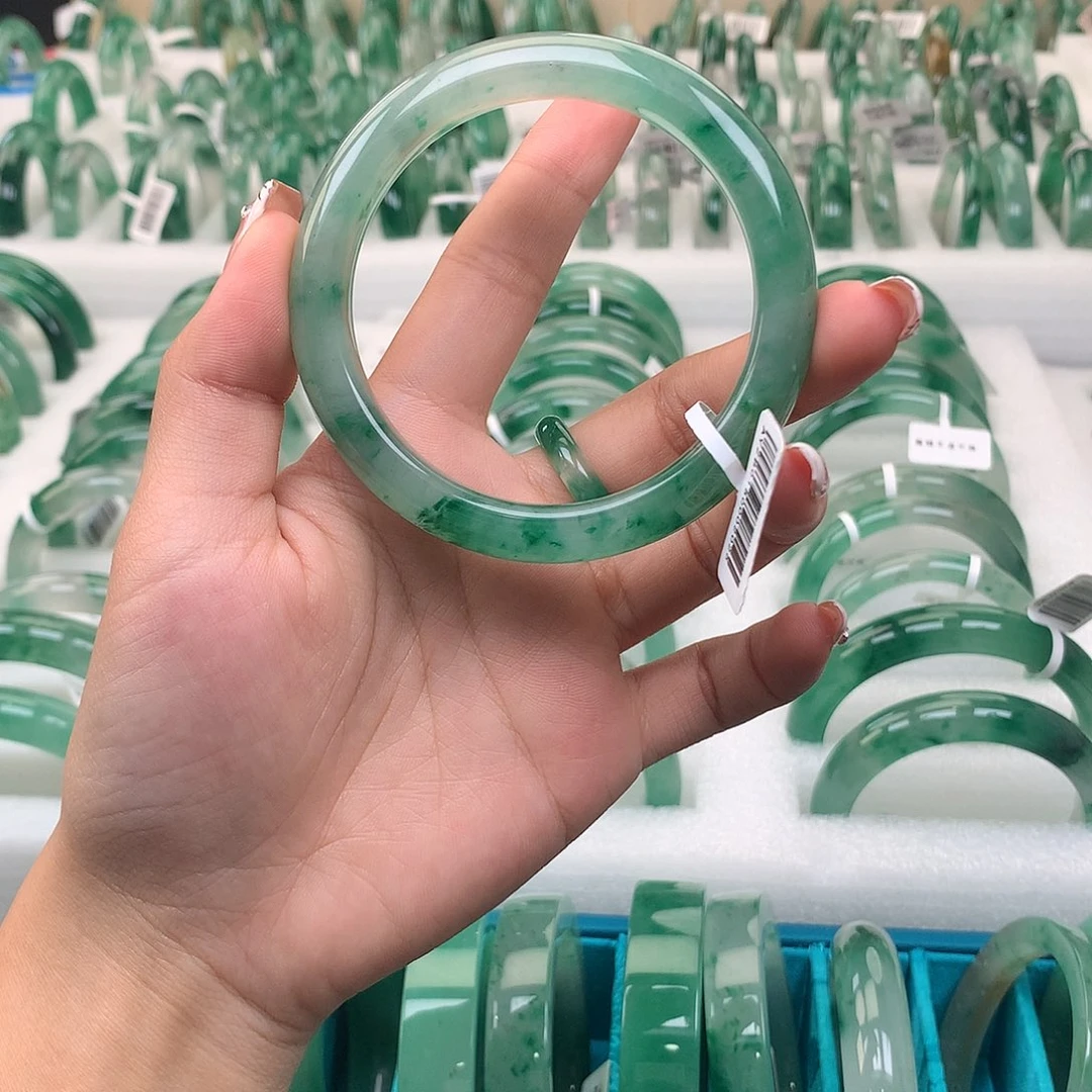 未镶嵌手镯石英质玉（非洲翠）