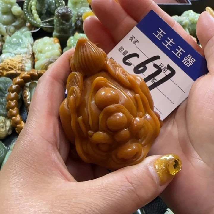 透闪石质玉未镶嵌把件?****空