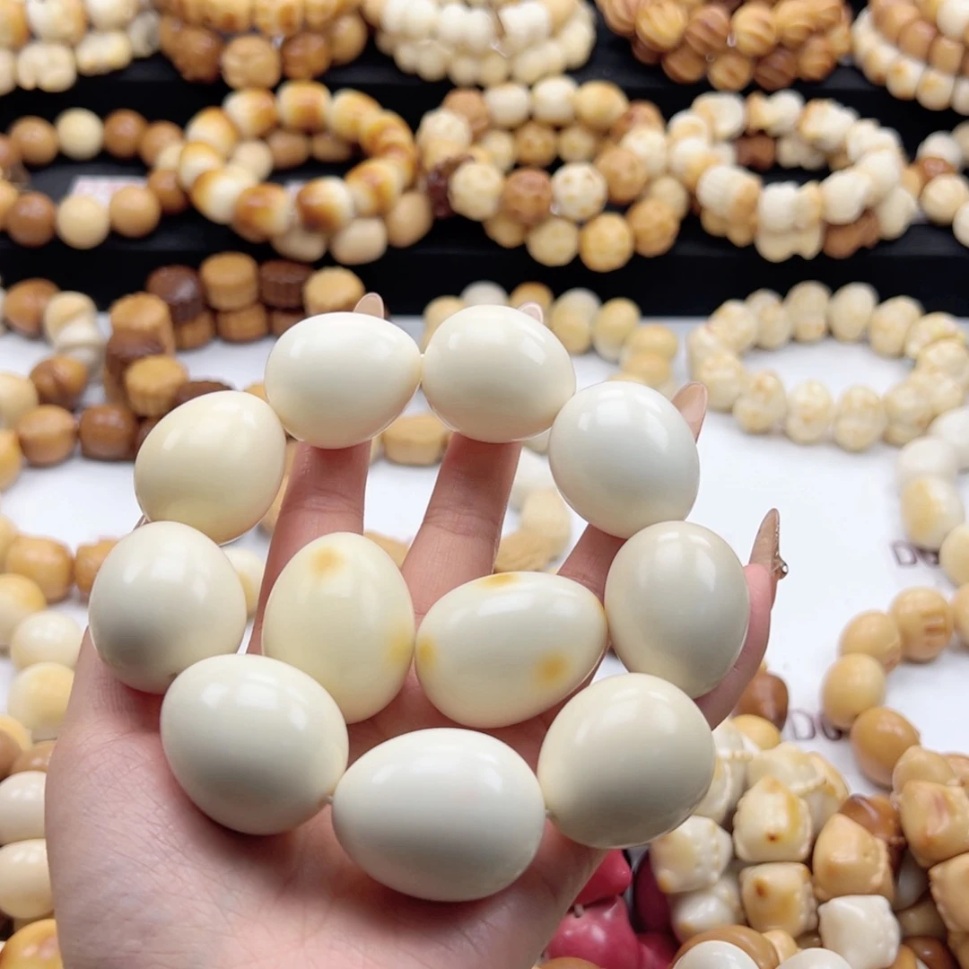 吊坠白玉菩提?****?斑点鸡蛋34➕