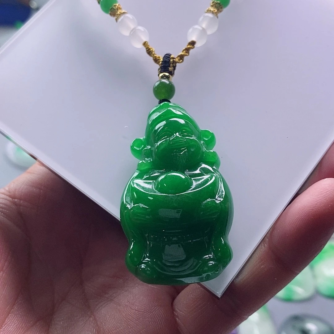 翡翠未镶嵌颈饰翡翠未镶嵌颈饰（赠链）