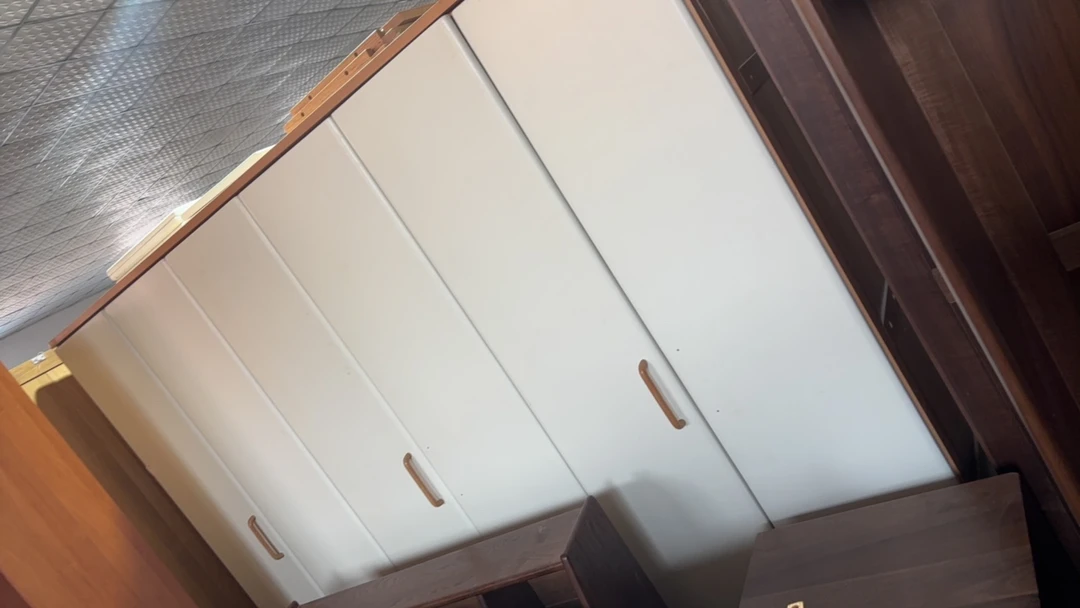 爱尔兰衣柜2.4加顶柜