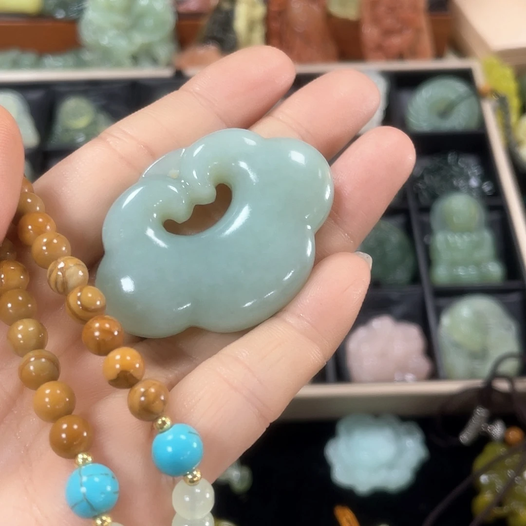 蛇纹石玉颈饰未镶嵌