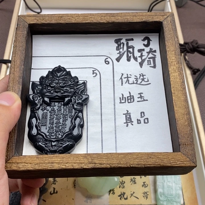 未镶嵌蛇纹石玉颈饰陌*希