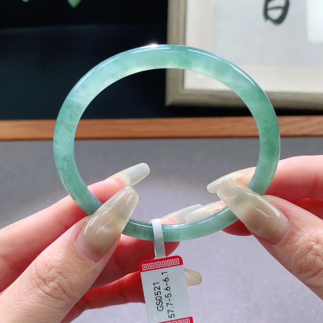 翡翠手镯未镶嵌天然翡翠手镯