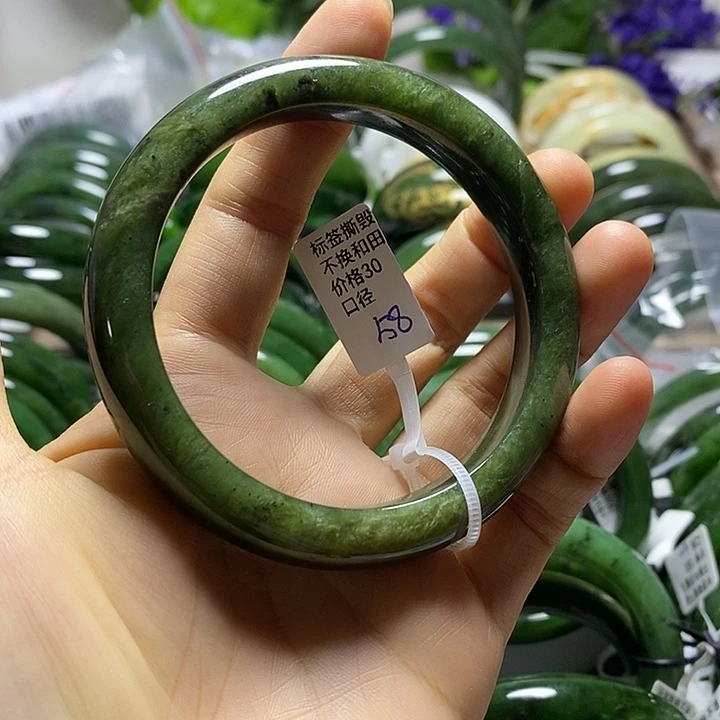和田玉（碧玉）手镯未镶嵌正圈58有瑕
